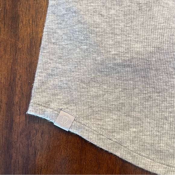 Lululemon Women’s Hold Tight Ribbed Heather Gray Stretch Long Sleeve Shirt Sz 6 - Picture 6 of 6